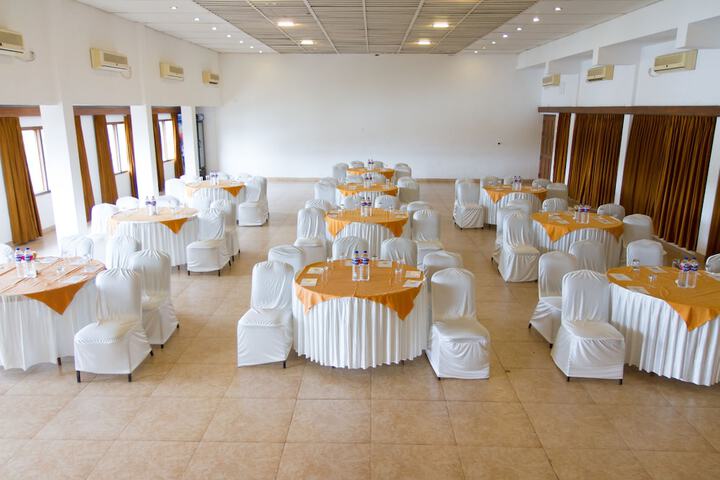 Ballroom/Hall 33 of 61