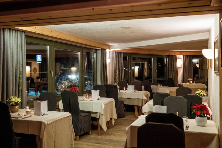 Dining 104 of 145