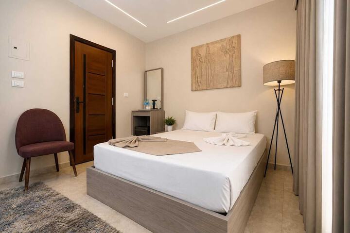 Room 8 of 30