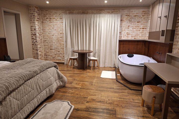 Room 18 of 82