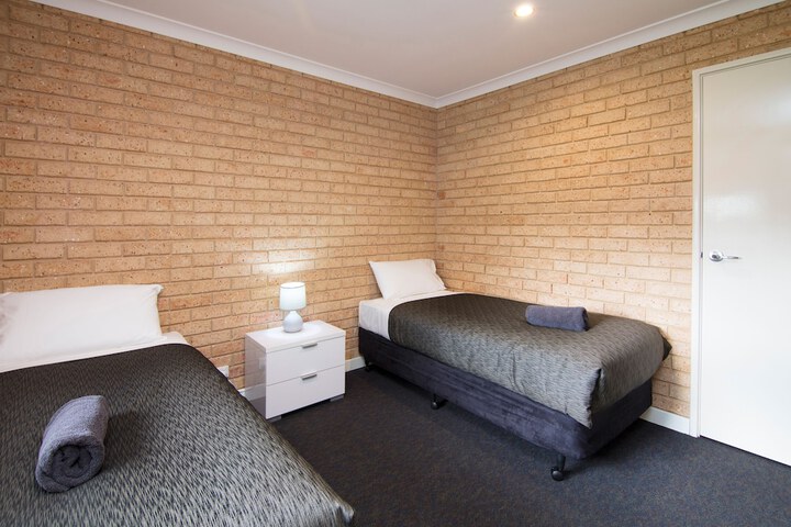 Room 4 of 34
