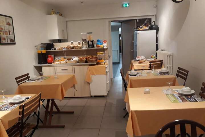 Dining 42 of 49