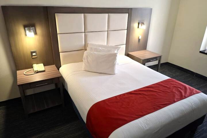 Room 9 of 25