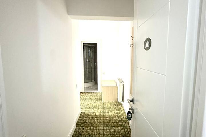 Room 11 of 34
