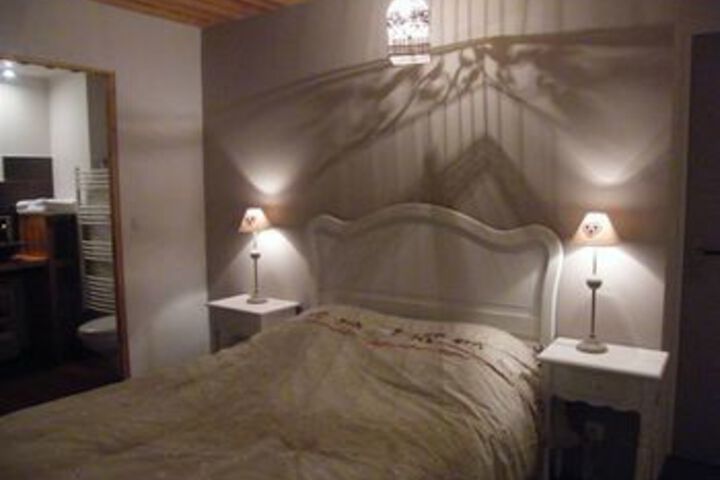 Room 6 of 9