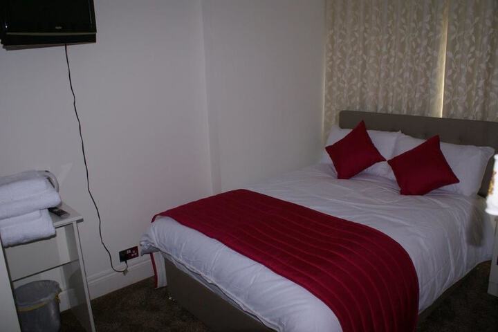 Room 5 of 73