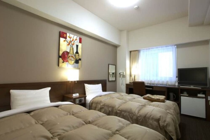Room 9 of 38
