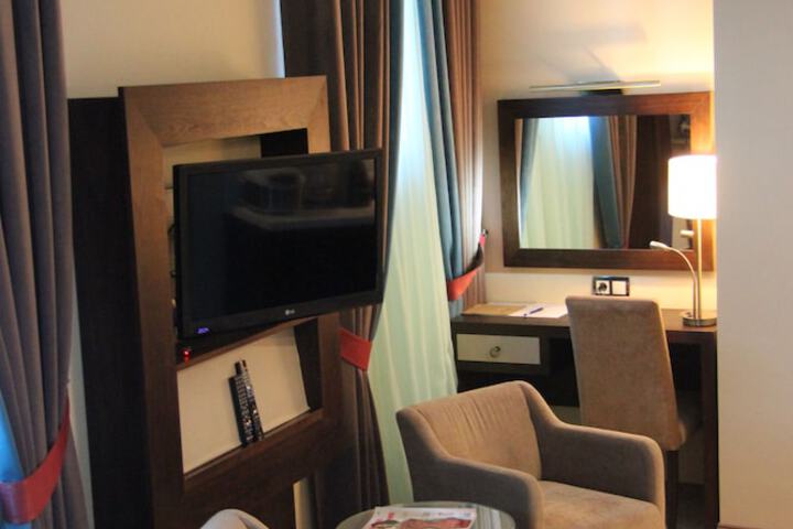 Room 50 of 81