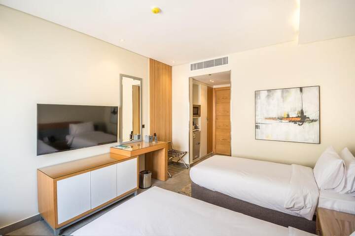Room 13 of 40