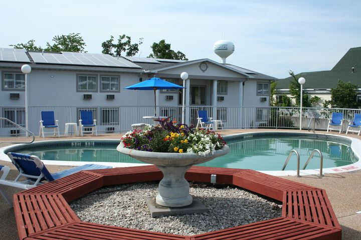 Hotel Pool