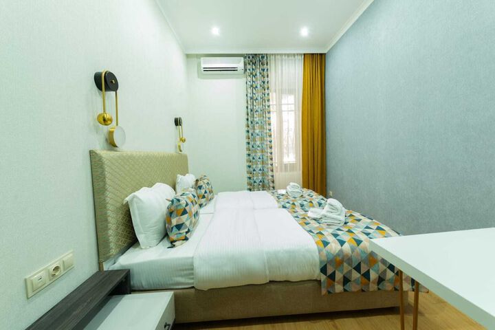 Room 4 of 20