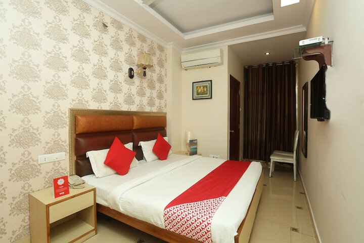 Room 3 of 9