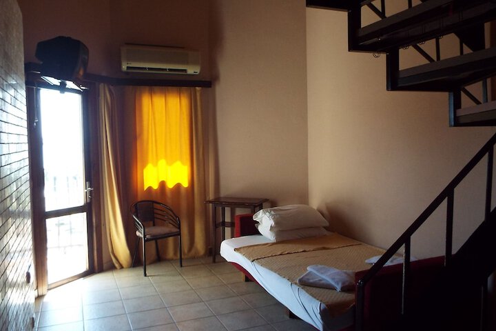Room 7 of 19