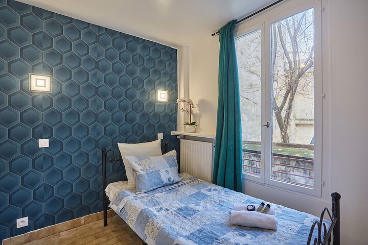 Room 4 of 6