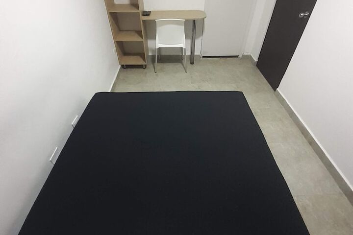 Room 4 of 10