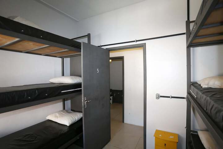 Room 12 of 25