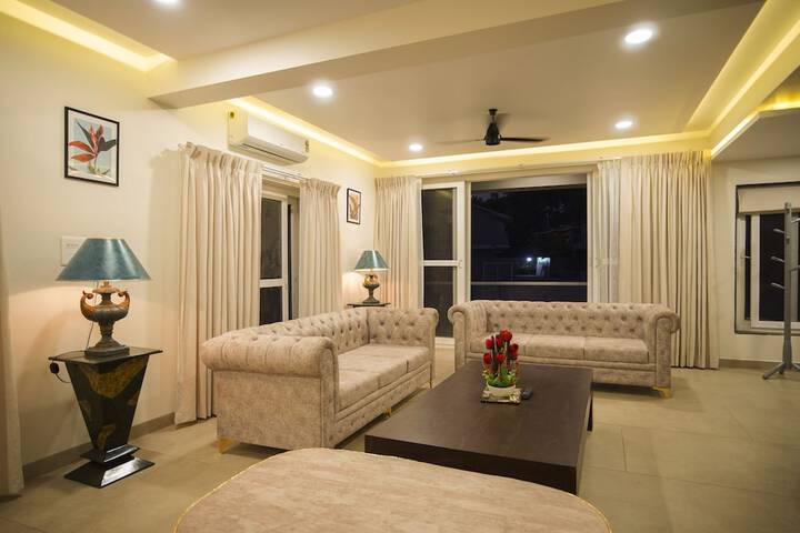 Room 32 of 53