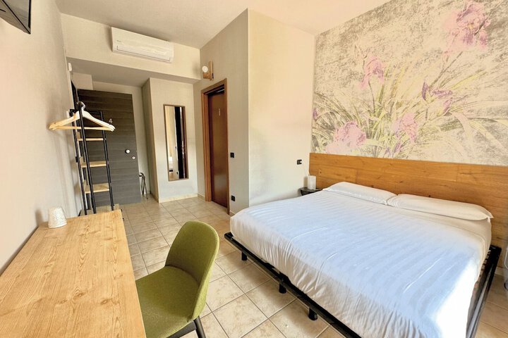 Room 15 of 19