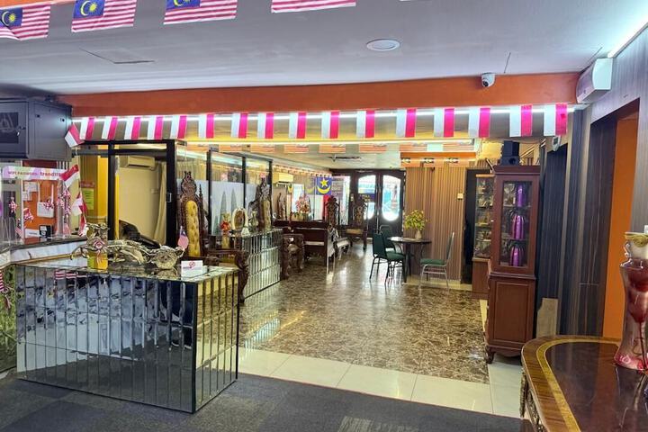 Entrance & Lobby