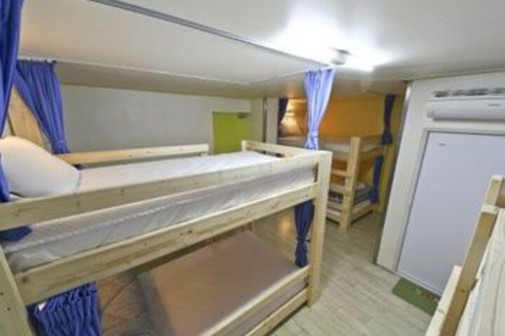 Room 9 of 33