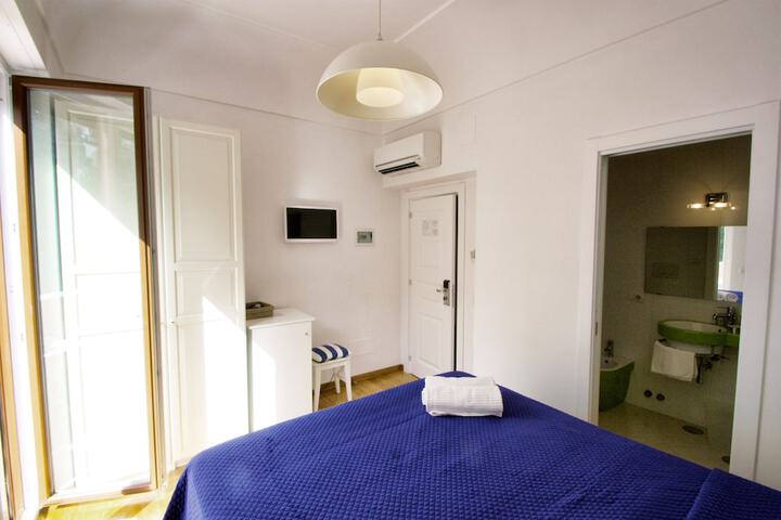 Room 3 of 25