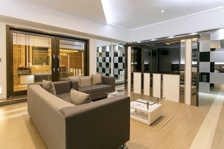 Room 115 of 216