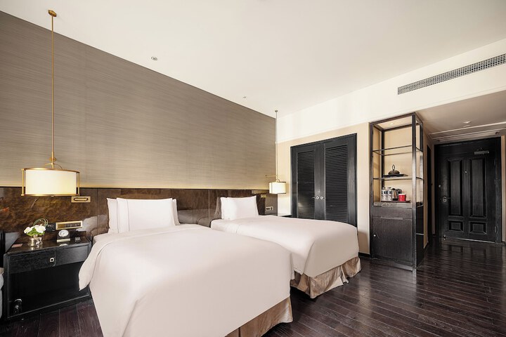 Room 27 of 156