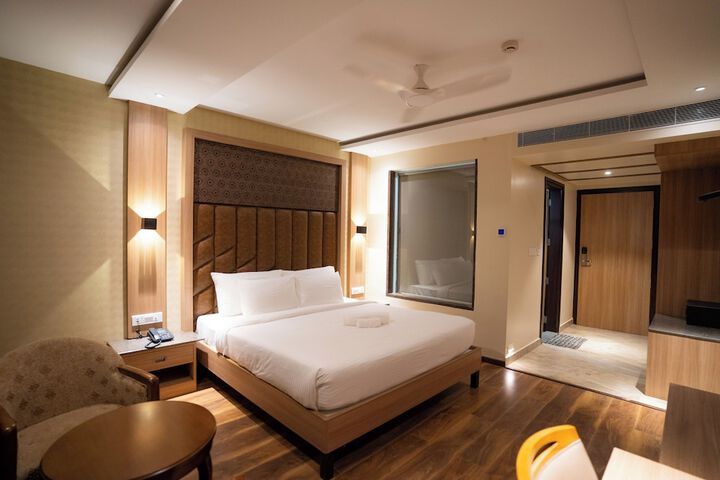 Room 12 of 34