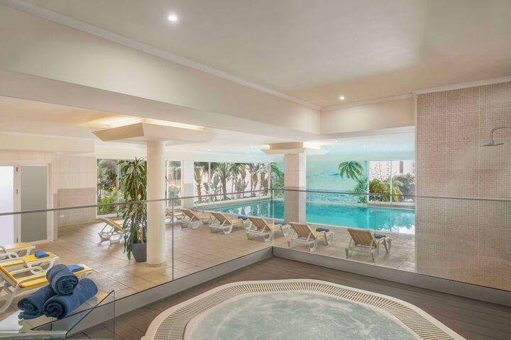 Hotel Pool
