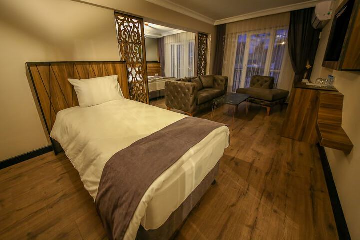Room 13 of 48