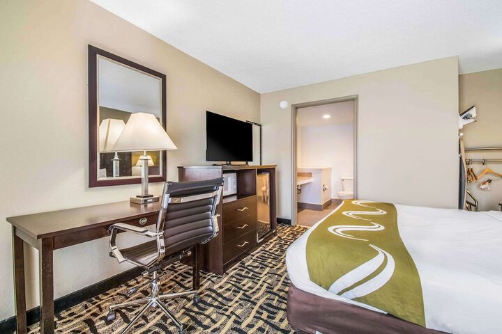 1 King Bed Accessible (4 of 21)