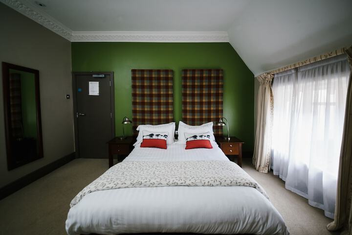 Room 2 of 37