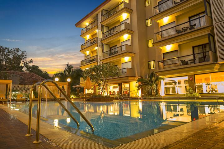 Hotel Pool