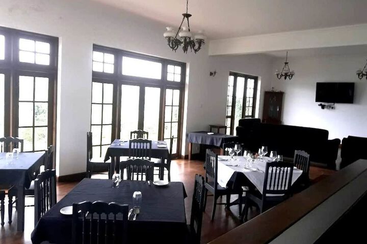 Dining 3 of 4