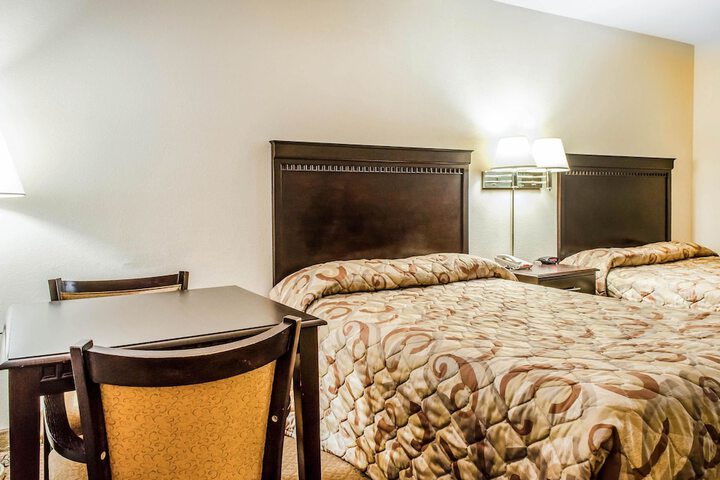 2 Double Beds (6 of 15)