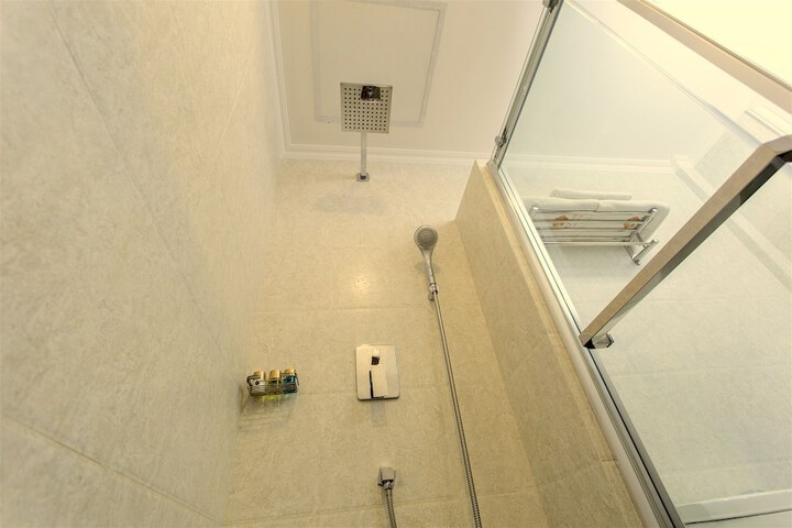 Room 21 of 50