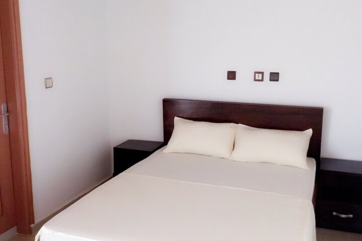 Room 4 of 32