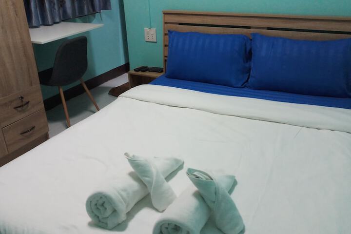 Room 8 of 32