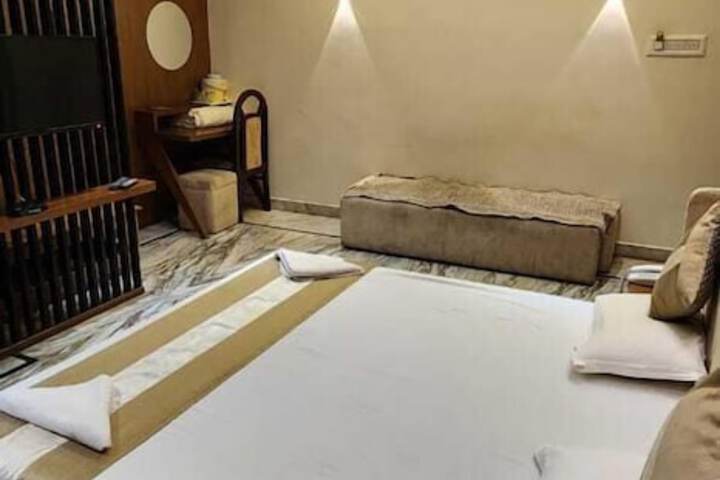Room 2 of 23