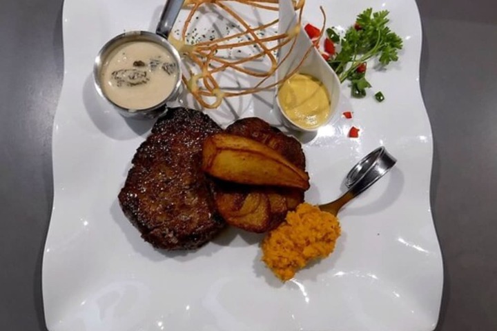 Dining 41 of 54