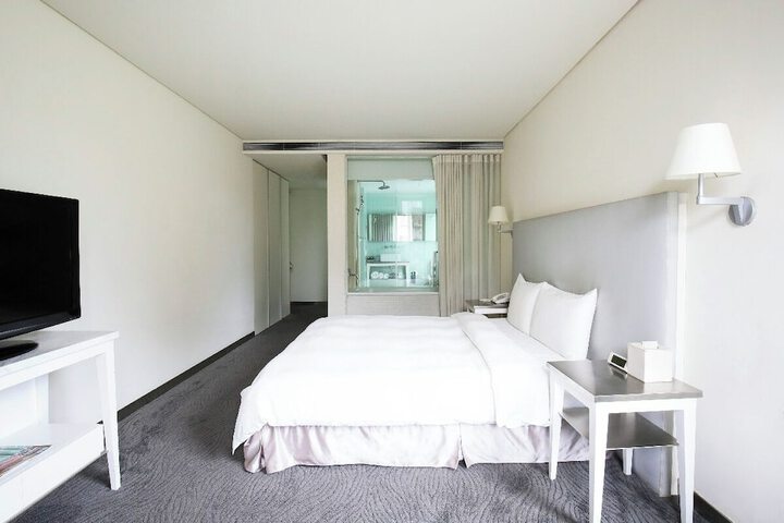 Room 27 of 80