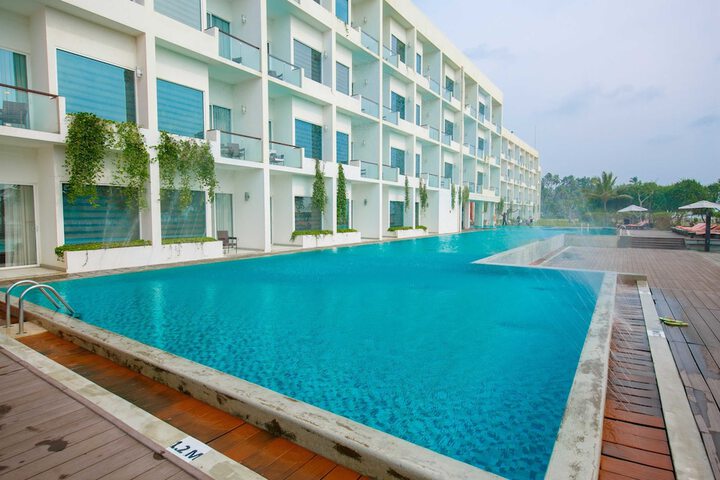 Pools & Facilities