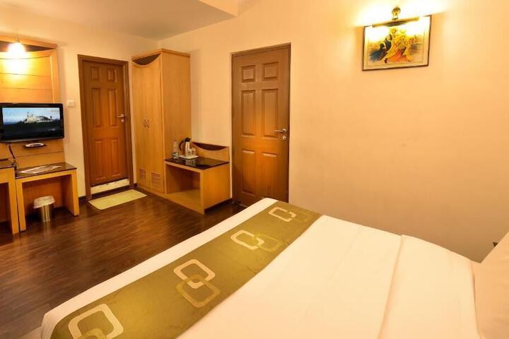 Room 7 of 33