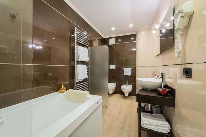 Room 13 of 26