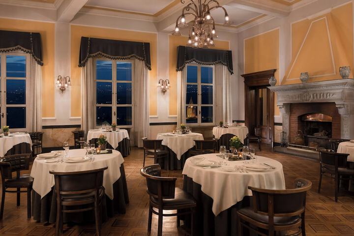 Dining 36 of 45
