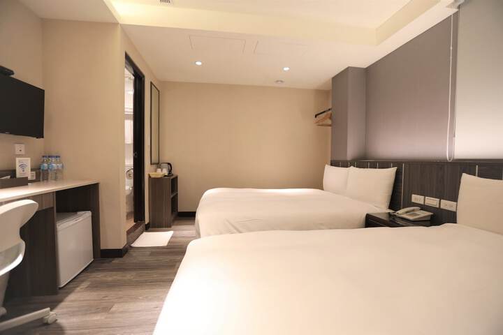 Room 44 of 79