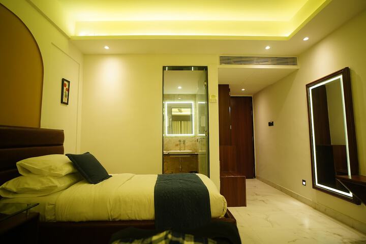 Room 13 of 111