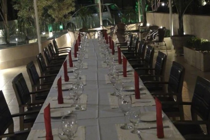 Dining 32 of 64