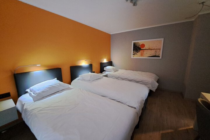 Room 8 of 74