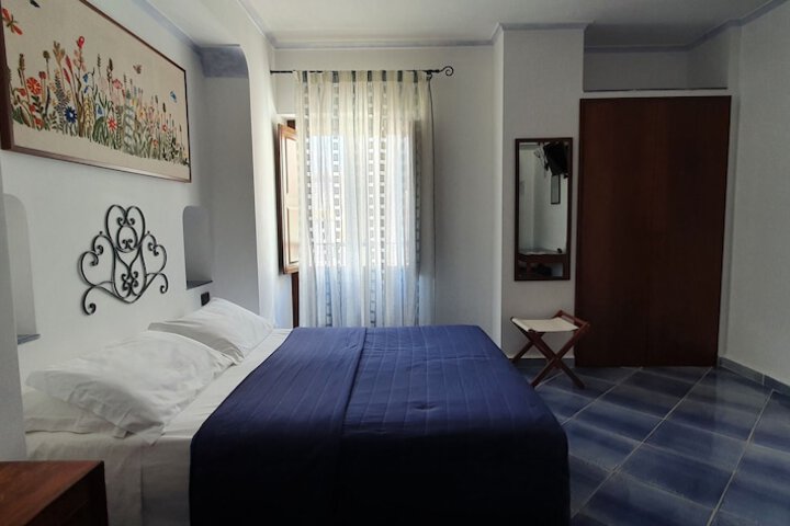 Room 16 of 38